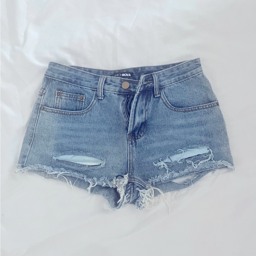 Fasion nova booty shorts size 3/4 color blue